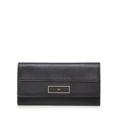 Black textured cross hatch flap over purse
